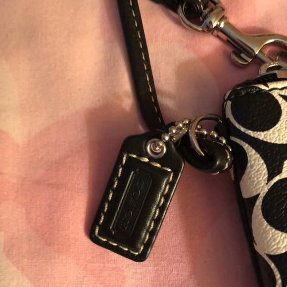 Coach wristlet - Picture 4 of 8
